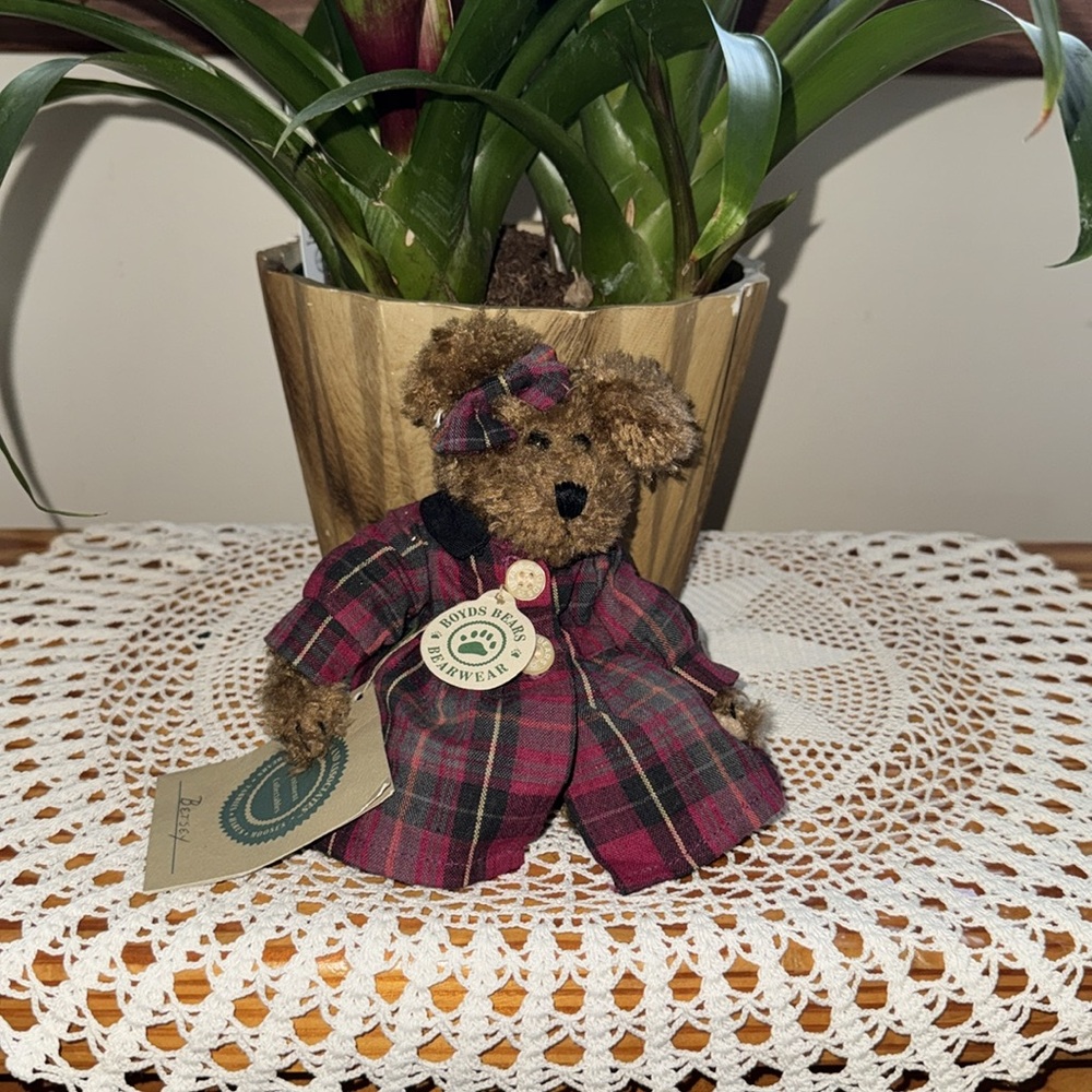 Vintage Boyds Bears “Betsy”